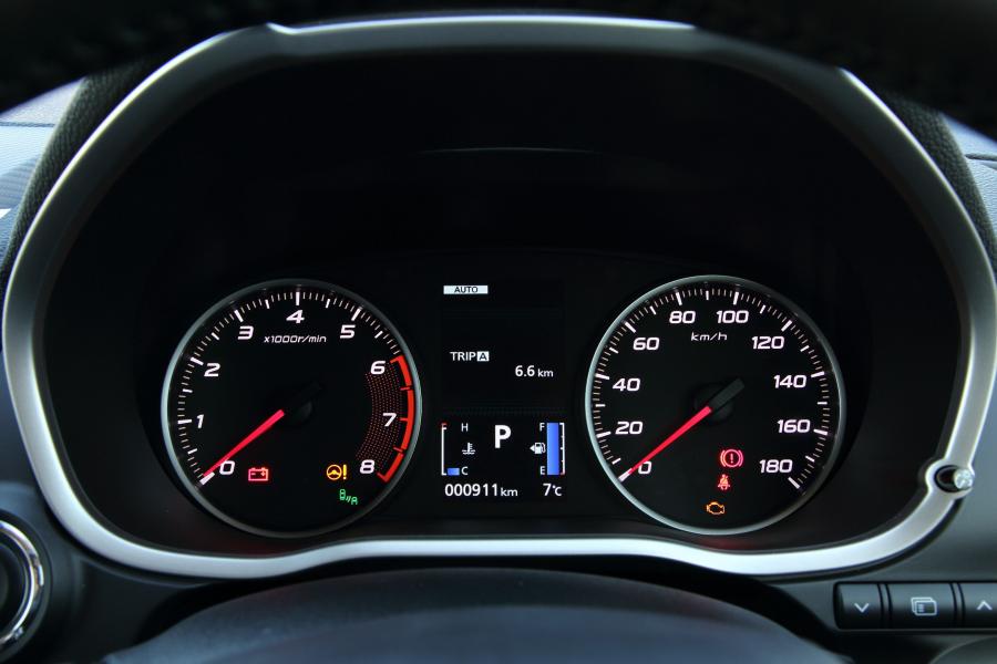 Панель приборов Mitsubishi Eclipse Cross 2017 года  (JP) (фото 11 из 41)